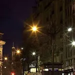 Cecilia Arc De Triomphe